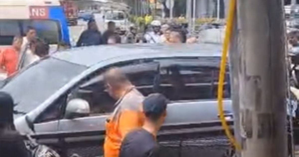 Woman Dies After MPV Crashes Into Parked Motorcycles on Jalan Macalister, Heart Attack Suspected